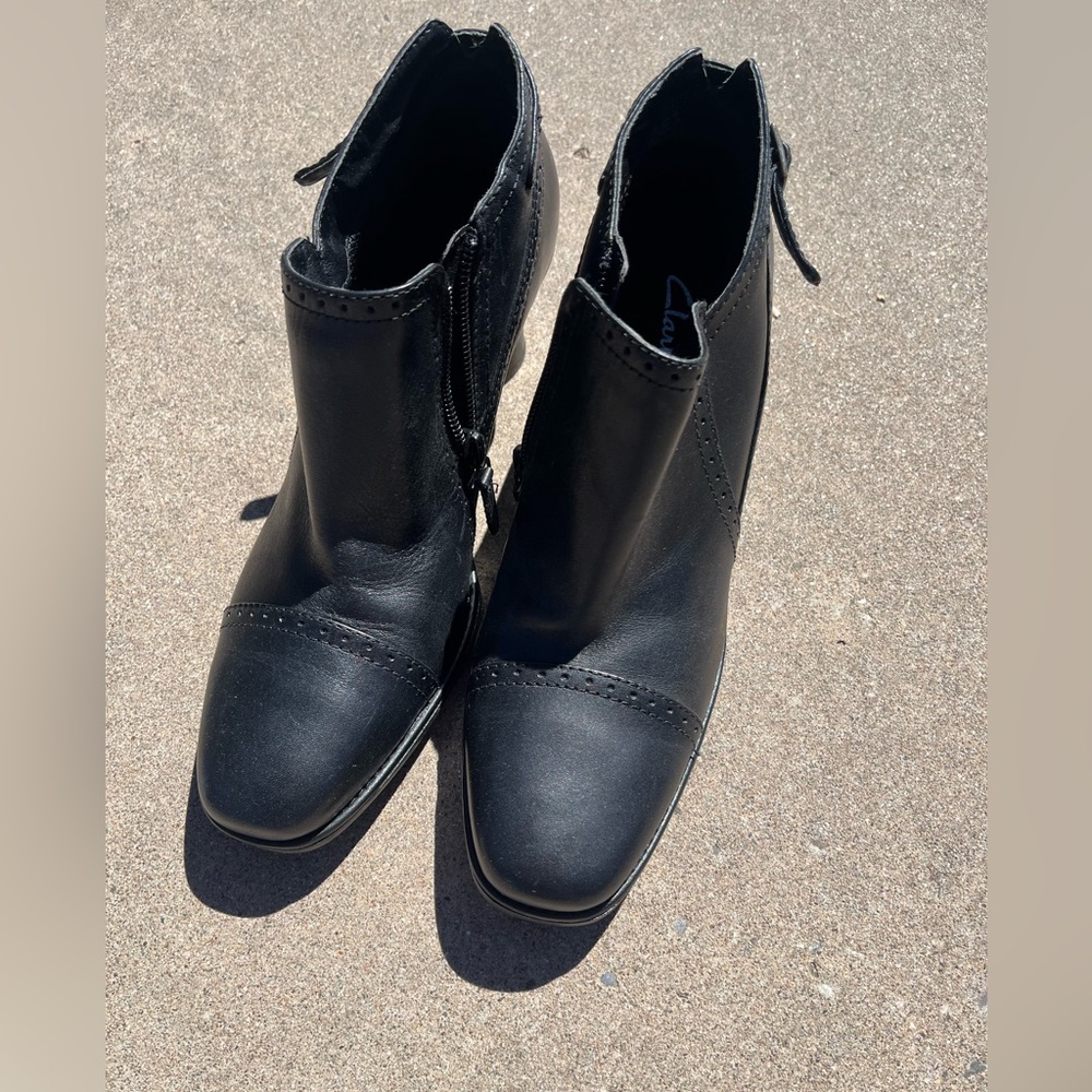 Chic Black Leather Clarks ankle boots